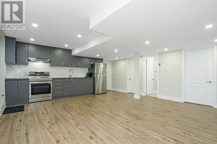 54 Meadowglen Blvd in Halton Hills, ON - Building Photo