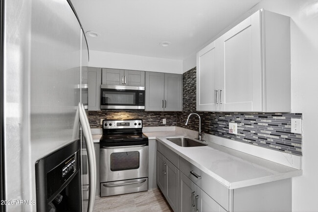 2925 N 38th St in Phoenix, AZ - Building Photo - Building Photo