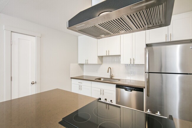 4900 Fremont Ave N in Seattle, WA - Building Photo - Building Photo