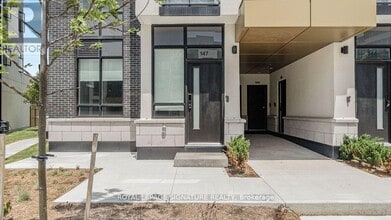 3025 Trailside Dr in Oakville, ON - Building Photo - Building Photo