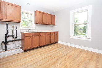 6 Crescent St in Ansonia, CT - Building Photo - Building Photo