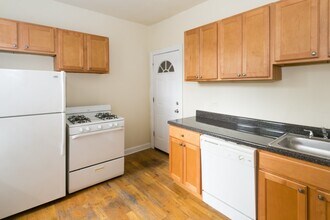 720 W Barry Ave, Unit J01P in Chicago, IL - Foto de edificio - Building Photo