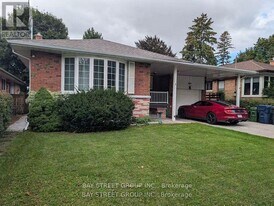 8 Storey Crescent in Toronto, ON - Building Photo