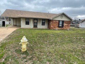 178 Colonial Dr in Munford, TN - Building Photo