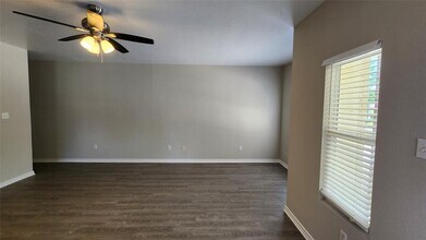 605 Martin Luther King Blvd in Elgin, TX - Building Photo - Building Photo