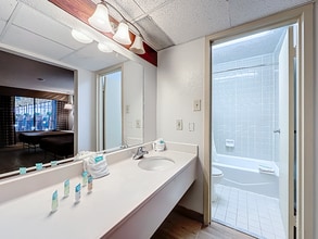 910 Suemac Rd, Unit Double Room in Jacksonville, FL - Foto de edificio - Building Photo