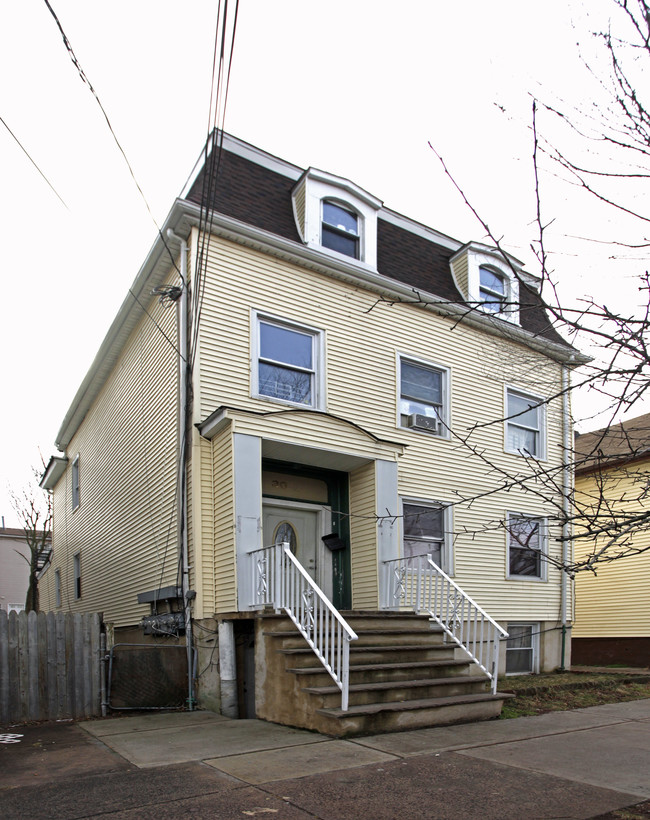 30 Remsen Ave in New Brunswick, NJ - Building Photo - Building Photo