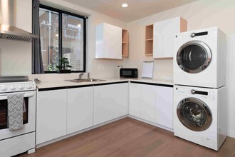 621 Aileen St, Unit 1 in Oakland, CA - Foto de edificio - Building Photo
