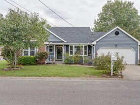 125 Agee Cir E in Hendersonville, TN - Building Photo