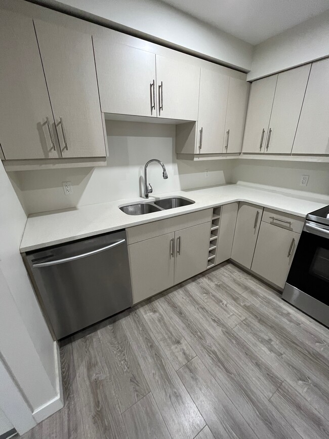 7 A Vivian Ave in Winnipeg, MB - Building Photo - Building Photo