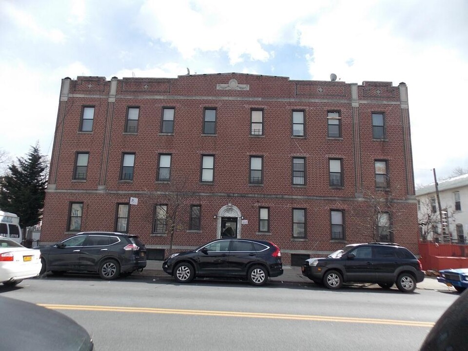 1902 Bay Ridge Pkwy in Brooklyn, NY - Building Photo