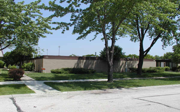 930 E Shady Way in Arlington Heights, IL - Building Photo - Building Photo