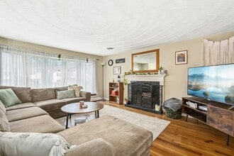67 S Oxford Rd in Millbury, MA - Building Photo - Building Photo