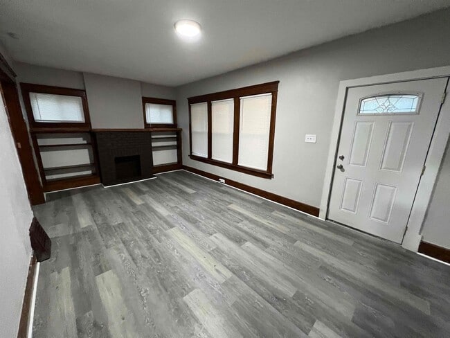 1027 Delia Ave in Akron, OH - Foto de edificio - Building Photo