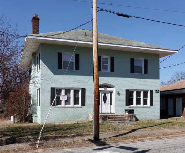 201 N Cedar St in Greensboro, NC - Foto de edificio - Building Photo