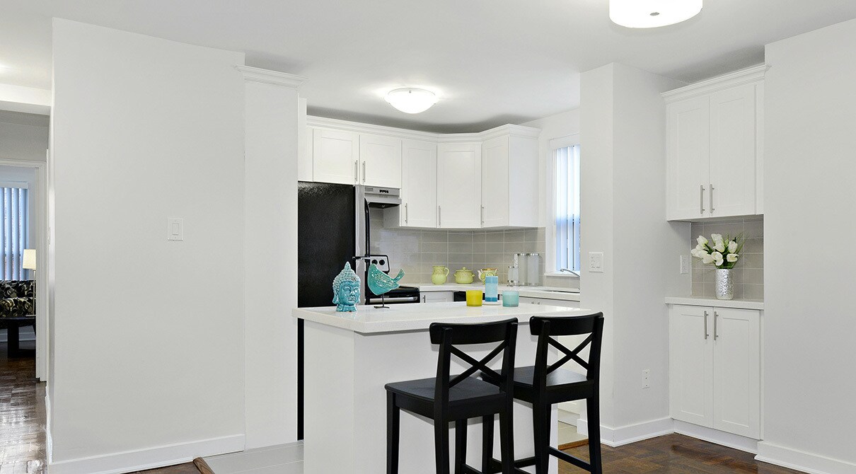 103 Avenue Rd in Toronto, ON - Building Photo