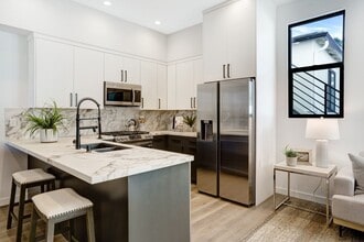 2041-49 Diamond St in San Diego, CA - Building Photo - Building Photo