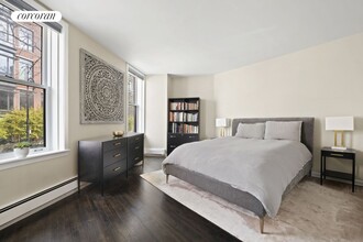 160 W 11th St in New York, NY - Building Photo - Building Photo