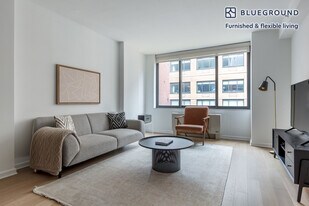 535 W 23rd St in New York, NY - Building Photo