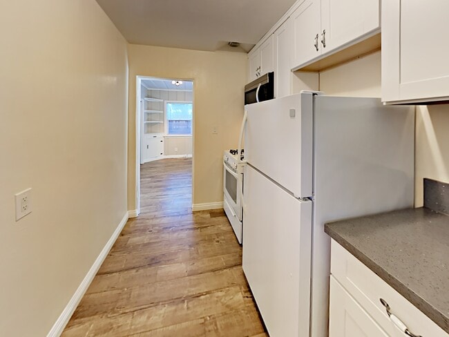 4671 Edgeware Rd in San Diego, CA - Foto de edificio - Building Photo