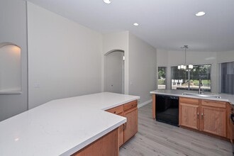 8119 W Tonto Ln in Peoria, AZ - Foto de edificio - Building Photo