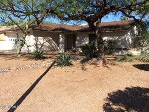 8878 E Sheena Dr in Scottsdale, AZ - Building Photo - Building Photo