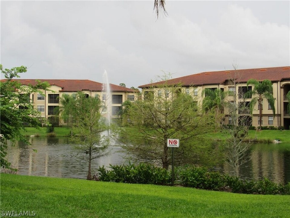 12936 Violino Ln in Naples, FL - Foto de edificio