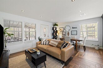 1501 Broadmoor Dr in Austin, TX - Building Photo - Building Photo