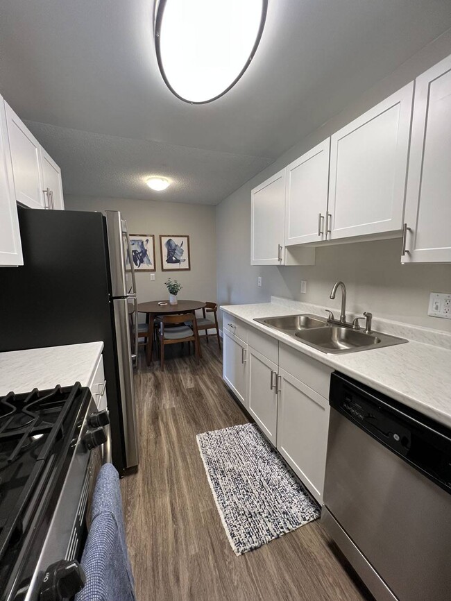 The Pointe at Cedar Grove in Eagan, MN - Foto de edificio - Building Photo