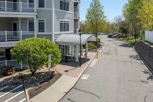 Reservoir Crossing in Braintree, MA - Building Photo