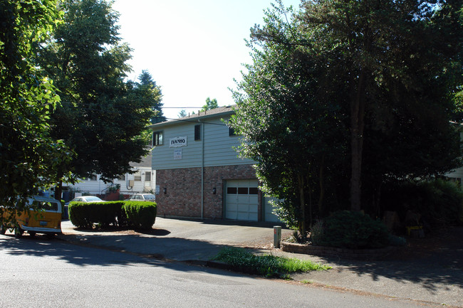 Ivanho in Portland, OR - Foto de edificio - Building Photo