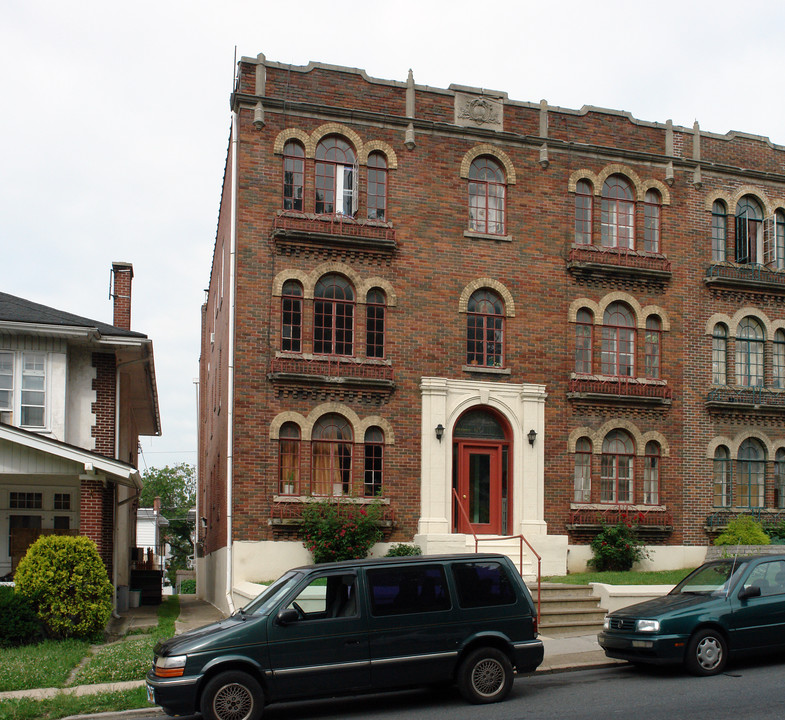 222 S 15th St in Allentown, PA - Building Photo