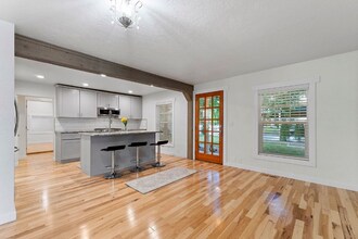 1016 E Lakeside Ave in Coeur d'Alene, ID - Building Photo - Building Photo
