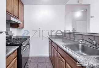 896 31st St in Oakland, CA - Foto de edificio - Building Photo