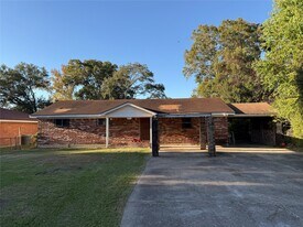 860 Bingman Dr in Beaumont, TX - Building Photo