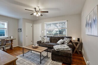 903 N Gregory St in Urbana, IL - Building Photo - Building Photo