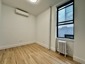 29 W 12th St in New York, NY - Building Photo - Building Photo