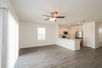 8498 Lofty Timber Wy in Wesley Chapel, FL - Building Photo - Building Photo