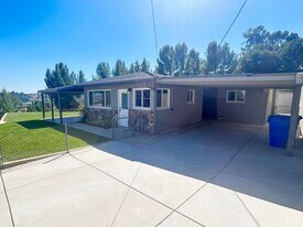 12194 Gladys Ln in Yucaipa, CA - Building Photo