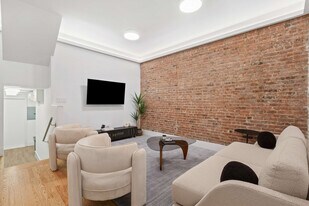 125 E 83rd St in New York, NY - Building Photo