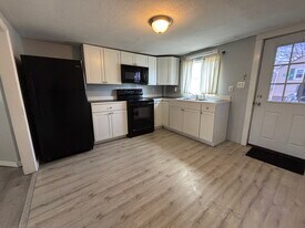 40 Wood St, Unit Apt 1 in Old Town, ME - Building Photo