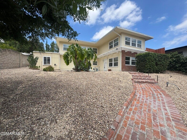 22319 MacFarlane Dr in Los Angeles, CA - Building Photo