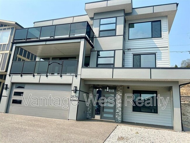 3576 Silver Wy in West Kelowna, BC - Building Photo - Building Photo