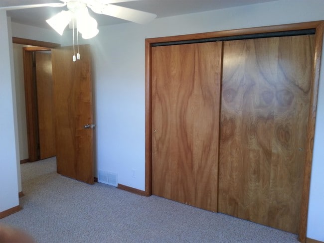 1205 Royal Dr in Cedar Falls, IA - Building Photo - Building Photo