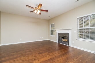 7882 Rainey Dr in Nashville, TN - Foto de edificio - Building Photo