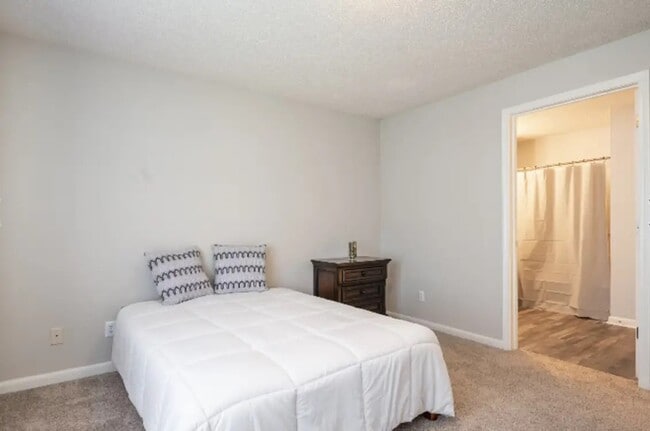 401 Columbiana Dr in Columbia, SC - Building Photo - Building Photo