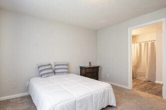 401 Columbiana Dr in Columbia, SC - Building Photo - Building Photo