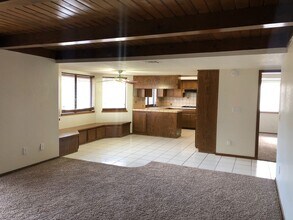 13445 Sea Gull Dr in Victorville, CA - Building Photo - Building Photo