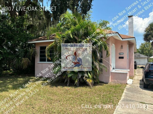 property at 907 Live Oak St