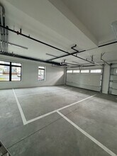 160 Everett St, Unit 303 in Boston, MA - Foto de edificio - Building Photo